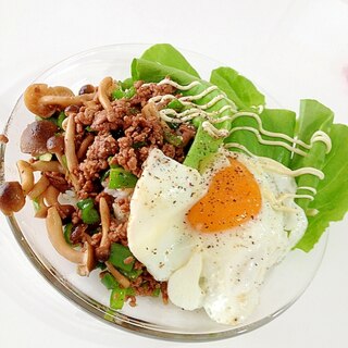 挽肉とピーマンのカフェ風丼